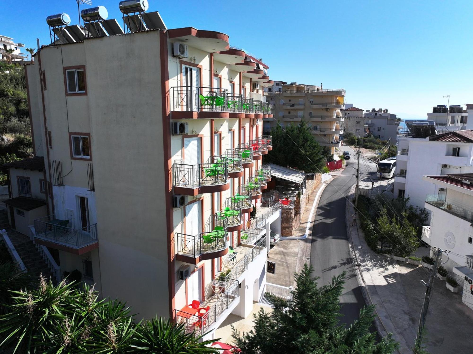 Unico Aparthotel Sarande Exterior photo