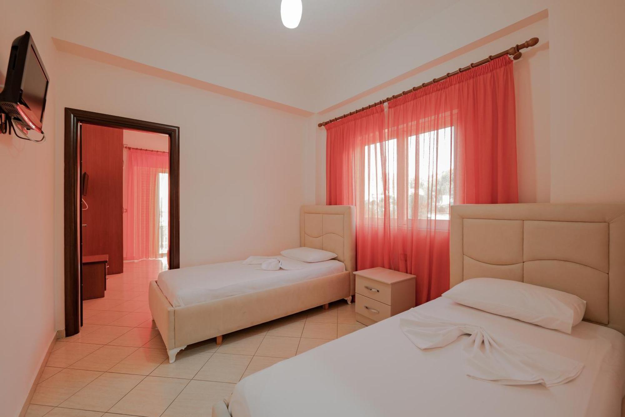 Unico Aparthotel Sarande Exterior photo