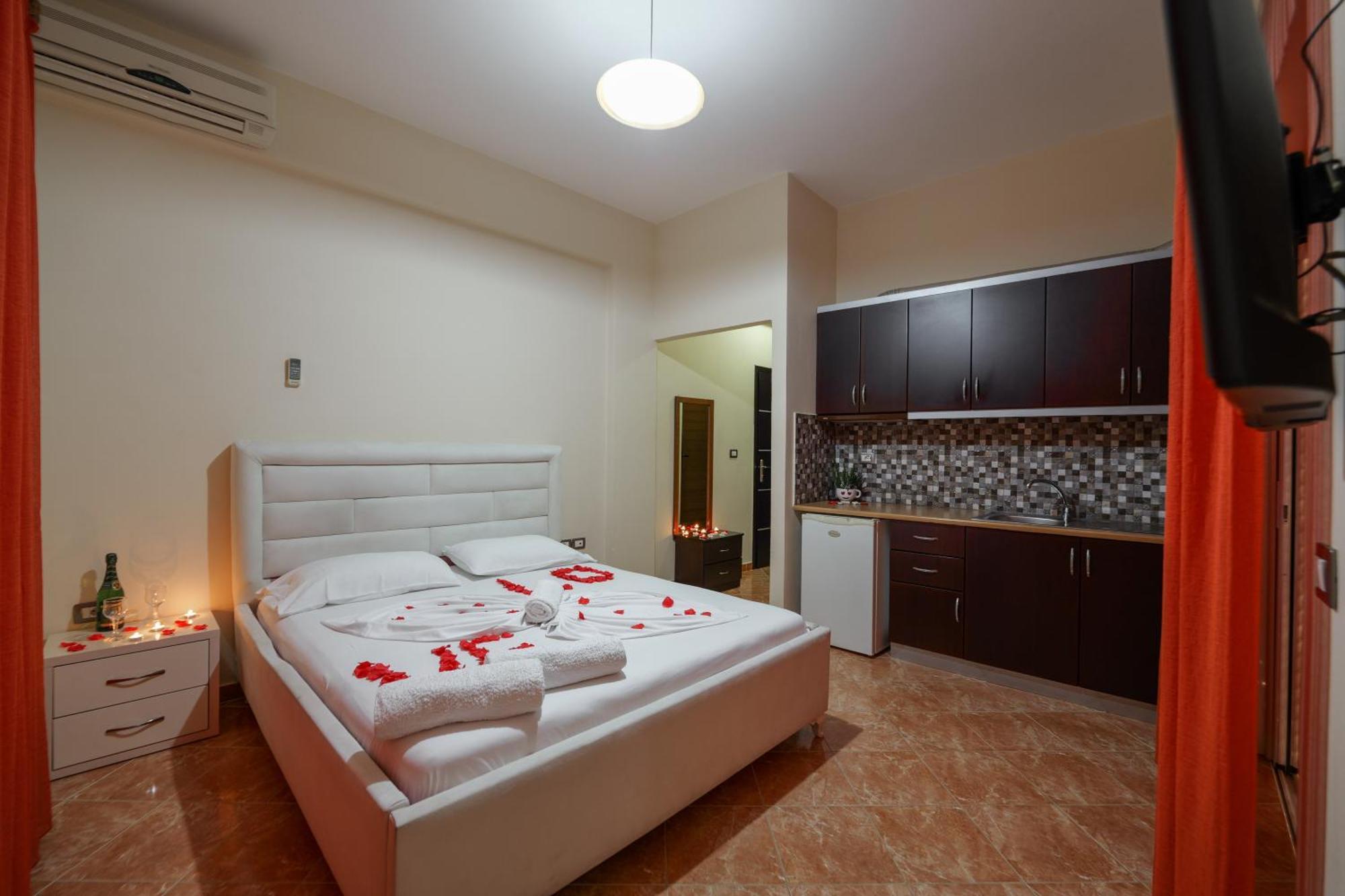 Unico Aparthotel Sarande Exterior photo