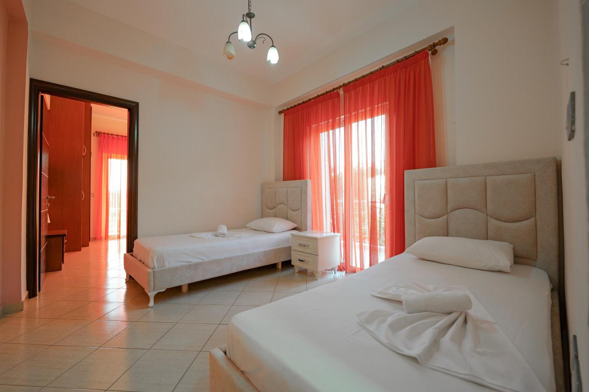 Unico Aparthotel Sarande Exterior photo