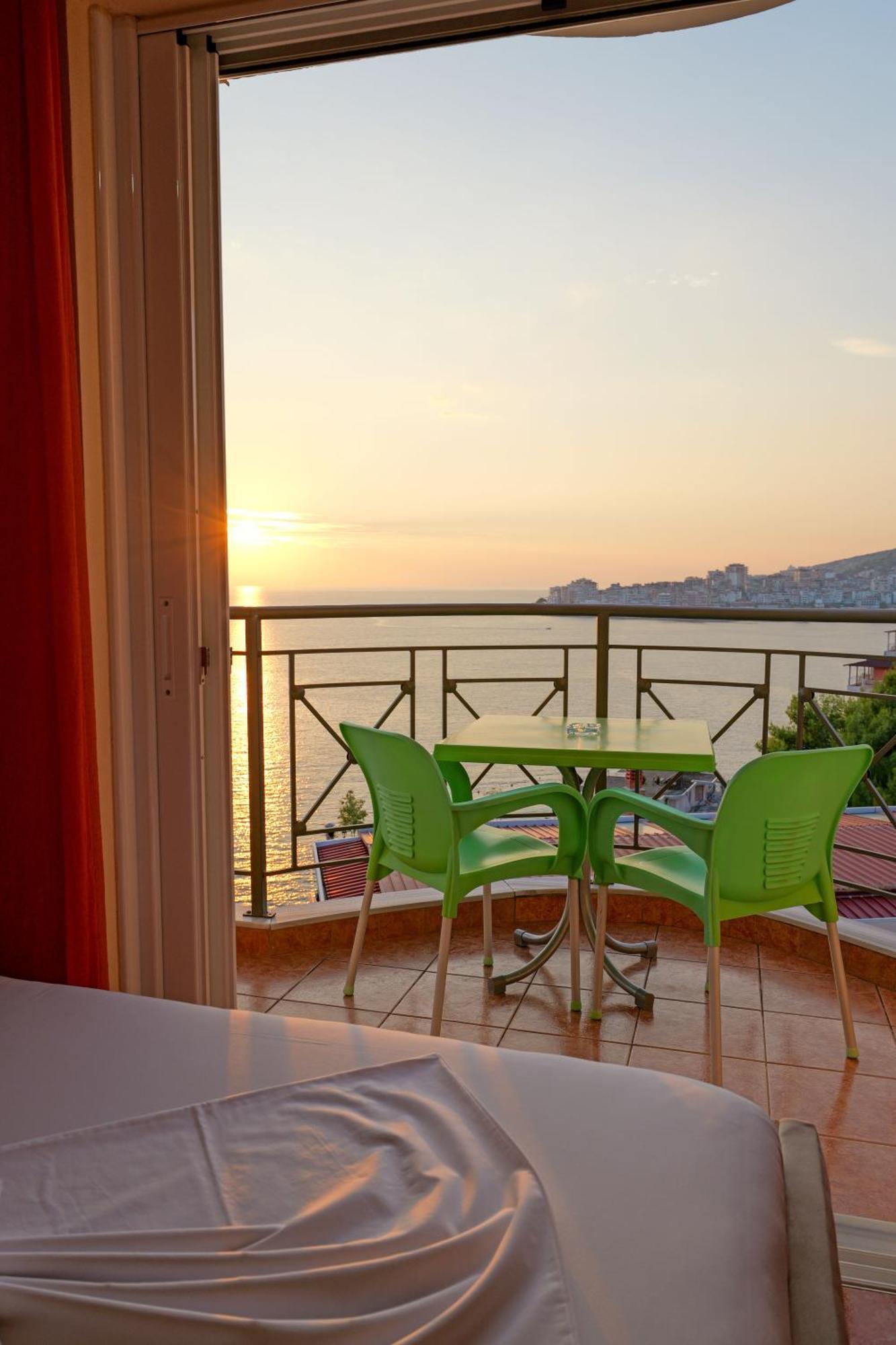 Unico Aparthotel Sarande Exterior photo